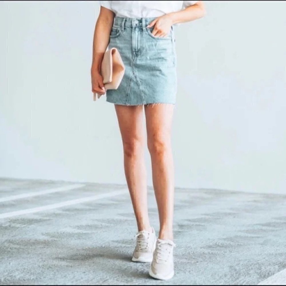 Everlane The Reconstructed Denim Skirt Raw Hem Light Wash Size 28
